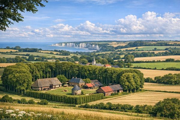 Paysage du Terroir de Caux avec un clos-masure au premier-plan