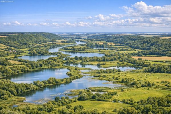 Vue intérieure de la vallée de la Bresle Maritime, avec ses étangs et ses prairies humides